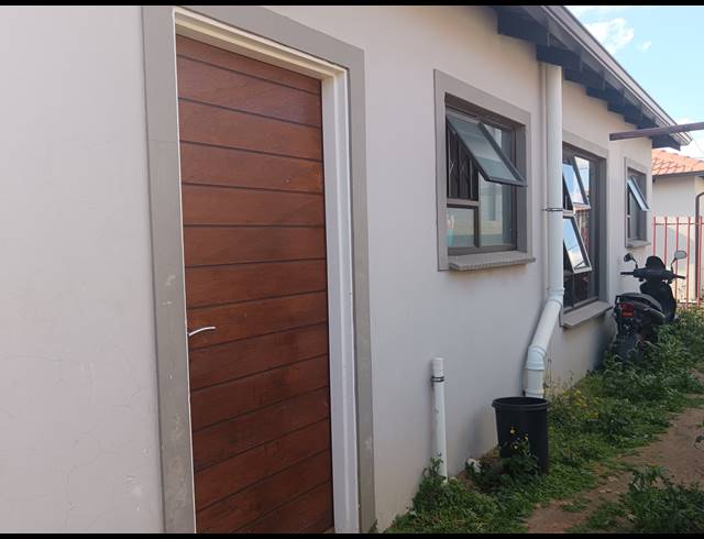3 BEDROOM HOUSE FOR SALE IN RACEWAY